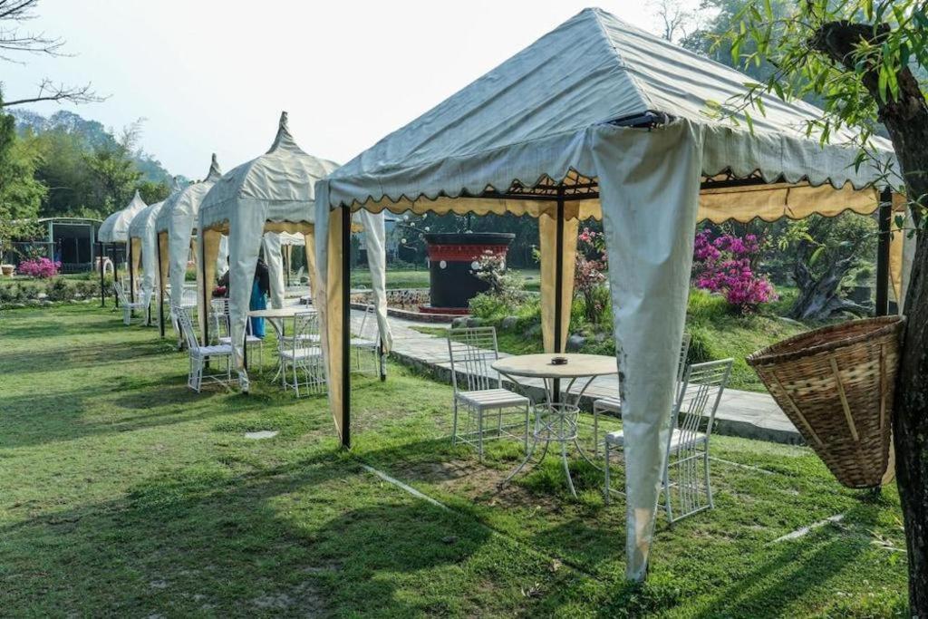 Grand Norling Hotel'S Resort Катманду Екстер'єр фото